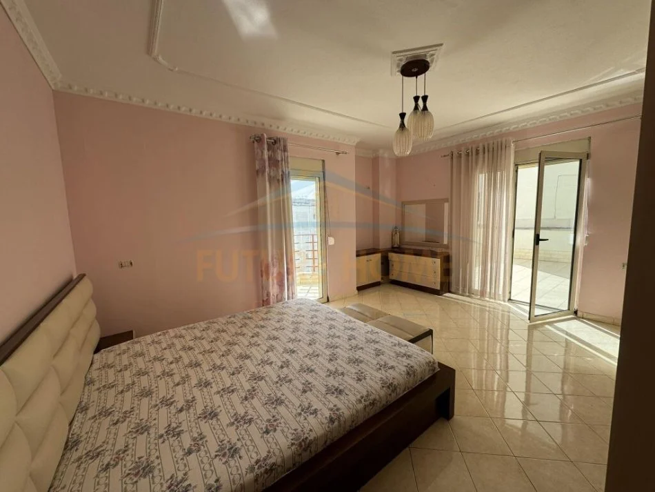 Tirane, jepet me qera apartament 2+1 Kati 8, 100 m² 450 € (Yzberisht)