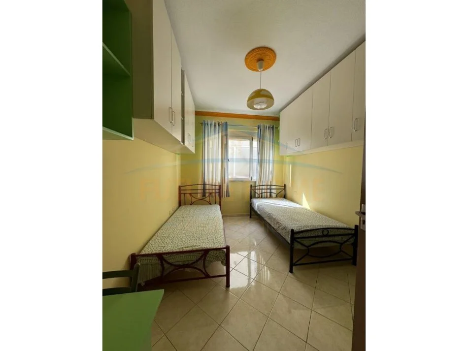 Tirane, jepet me qera apartament 2+1 Kati 8, 100 m² 450 € (Yzberisht)