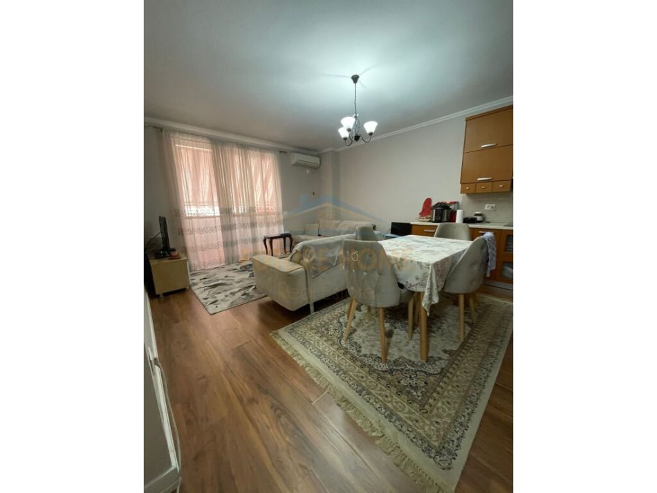 Tirane, jepet me qera 1+1 Kati 7, 77 m² 500 € (don bosko)