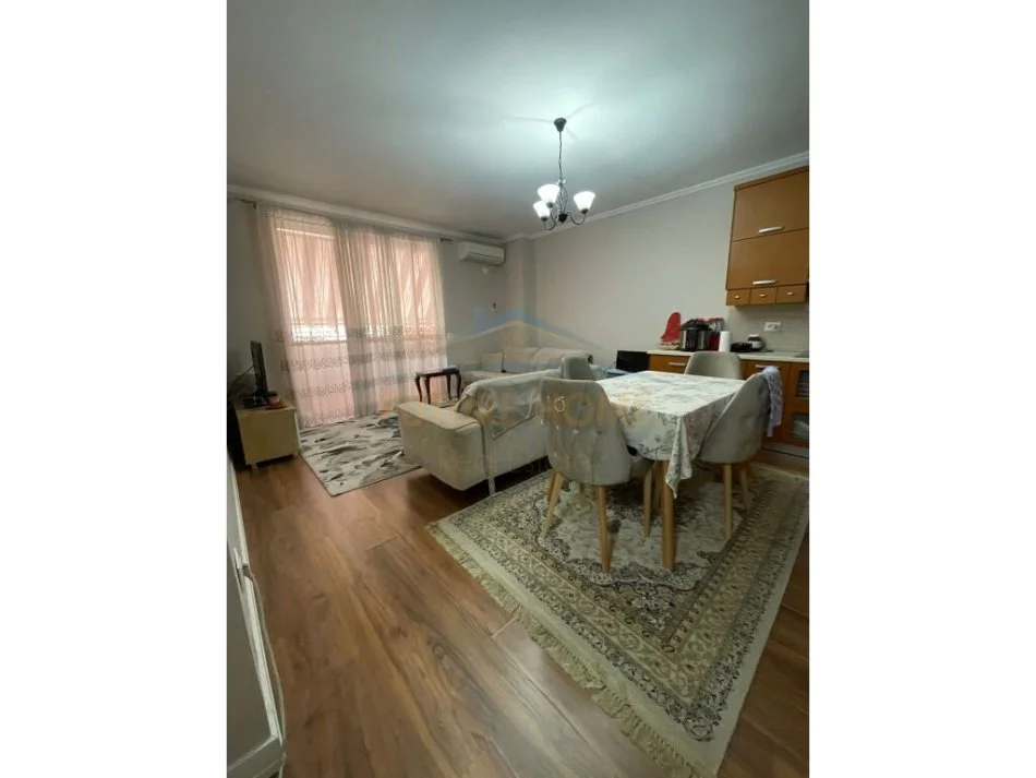 Tirane, jepet me qera 1+1 Kati 7, 77 m² 500 € (don bosko)