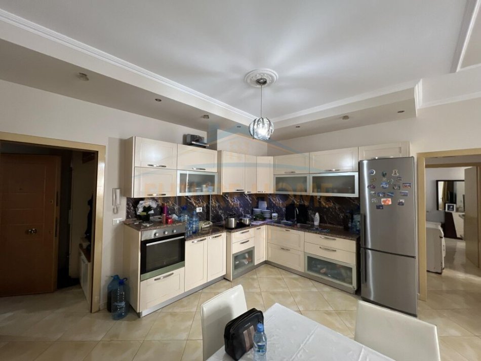 Tirane, shitet apartament 2+1 Kati 5, 99 m² 137,000 € (YZBERISHT)