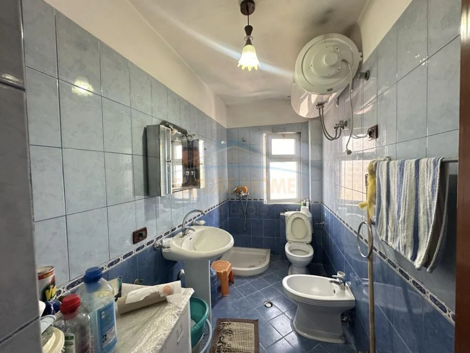 Tirane, shes apartament 2+1+Ballkon Kati 5, 79 m² 115.000 € (Rruga Thanas Ziko)