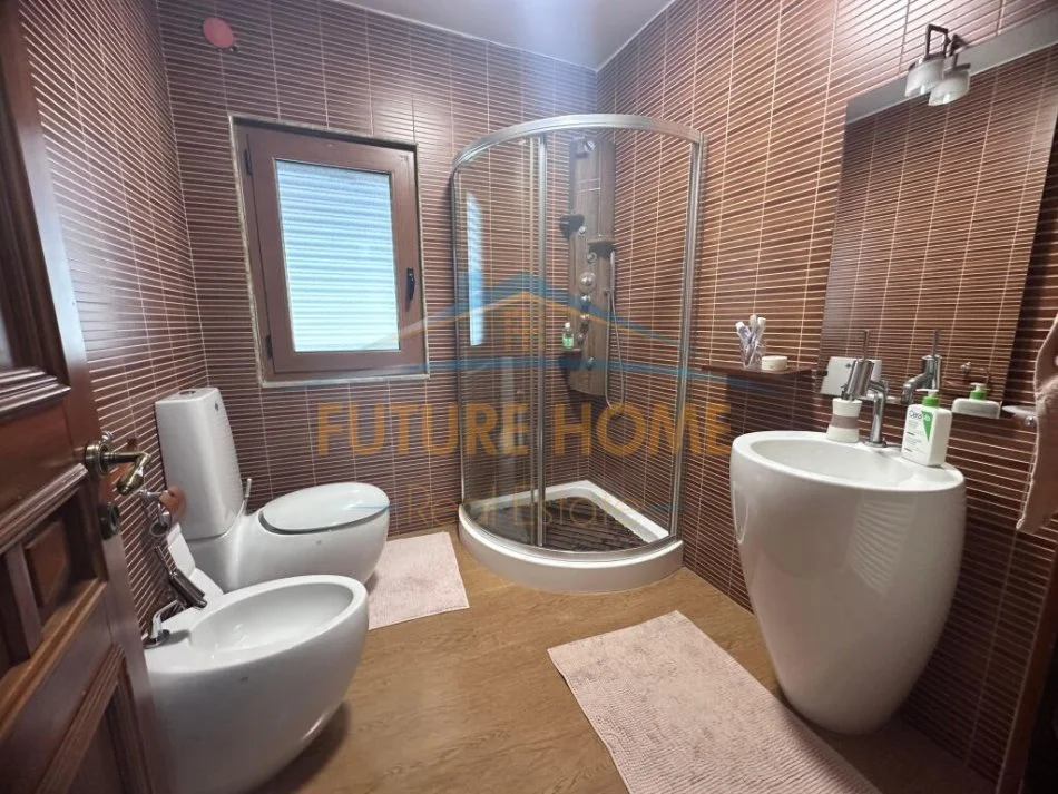 Tirane, shes apartament duplex 3+1+Ballkon Kati 10, 340 m² 1,350,000 € (Sheshi Willson)