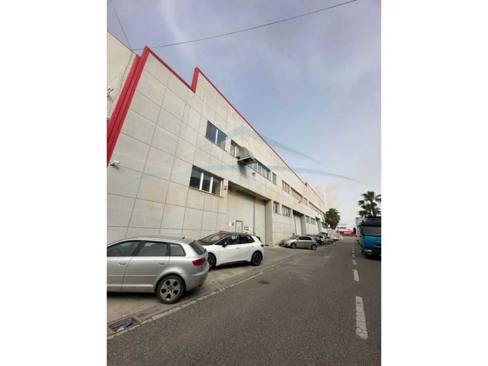 Durres, shitet garazh Kati 0, 4.118 m² 3.000.000.000 € (AUTOSTRADA TIRANE-DURRES)