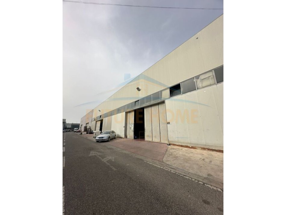 Durres, shitet garazh Kati 0, 4.118 m² 3.000.000.000 € (AUTOSTRADA TIRANE-DURRES)