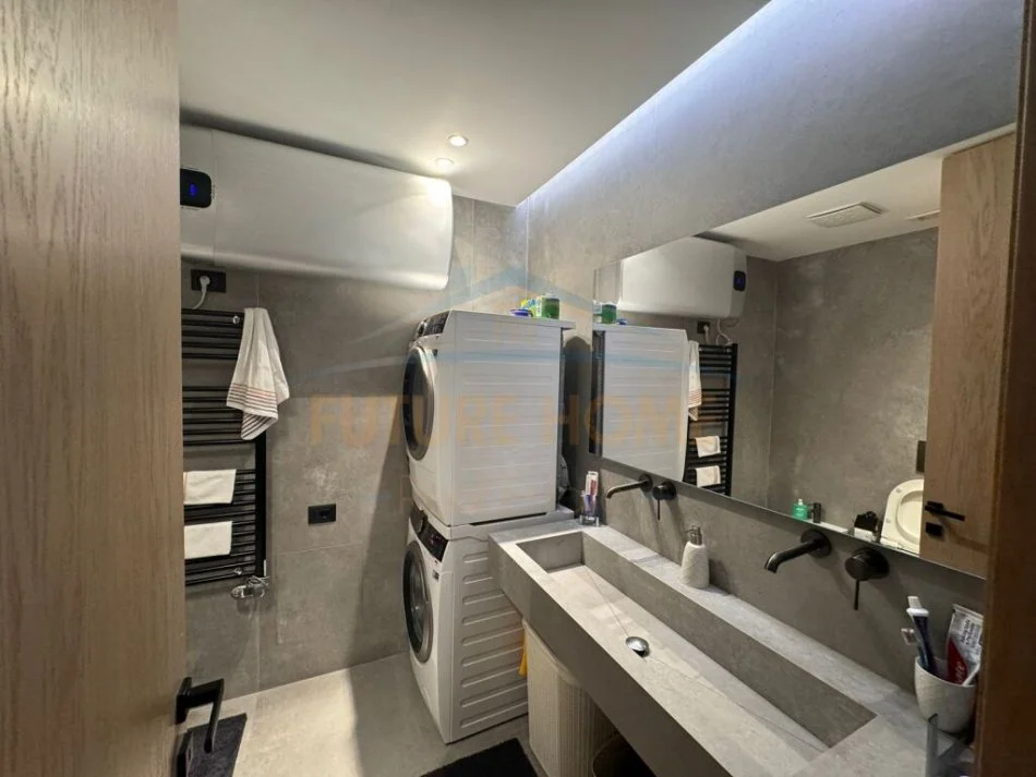 Tirane, shitet apartament 2+1 Kati 1, 97 m² 265,000 € (KOMUNA E PARISIT)