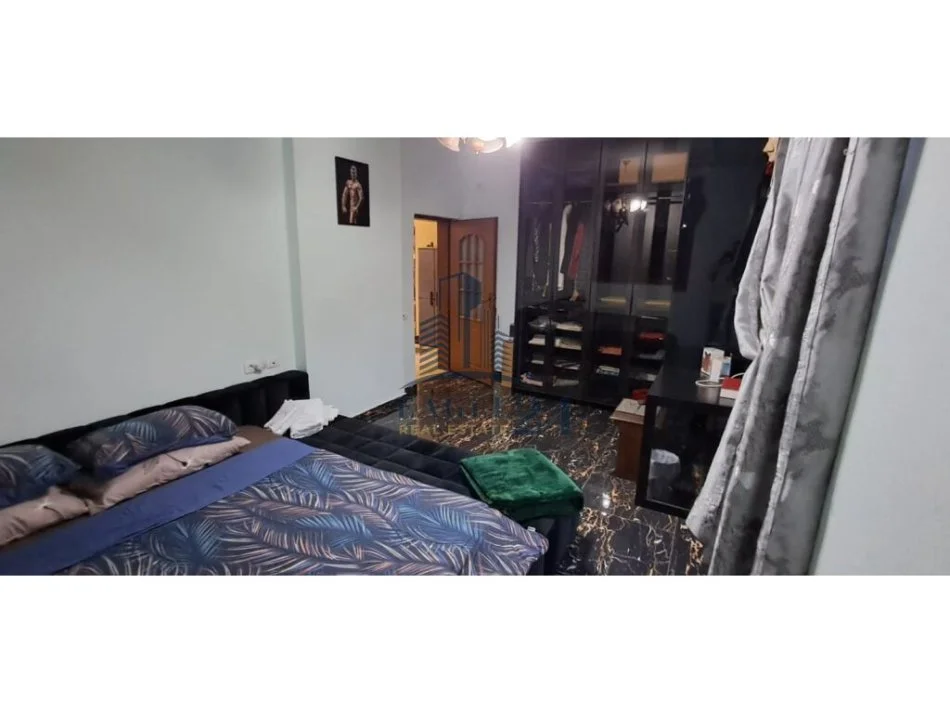 Tirane, jepet me qera apartament 3+1+Ballkon Kati 4, 120 m² 750 € (shkolla e kuqe)