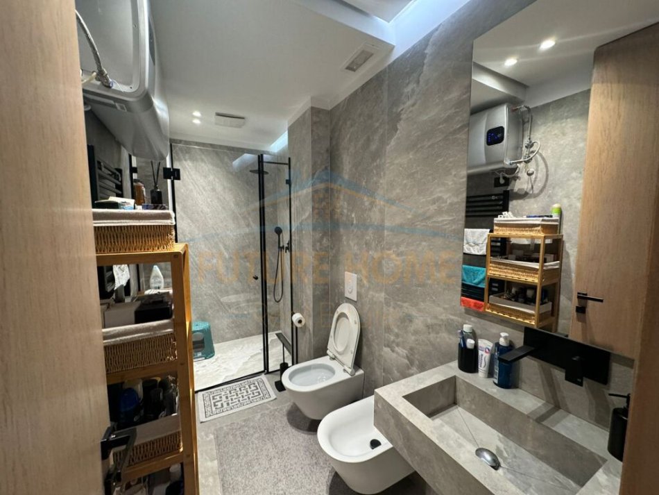 Tirane, shitet apartament 2+1+Ballkon Kati 1, 97 m² 165,000 € (Komuna e Parisit)