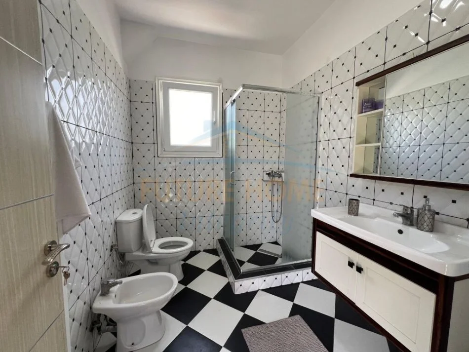 Tirane, jepet me qera Vile 3 Katshe , 180 m² 1.400 € (Mullet)