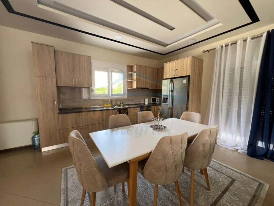 Tirane, jepet me qera Vile 3 Katshe , 180 m² 1.400 € (Mullet)