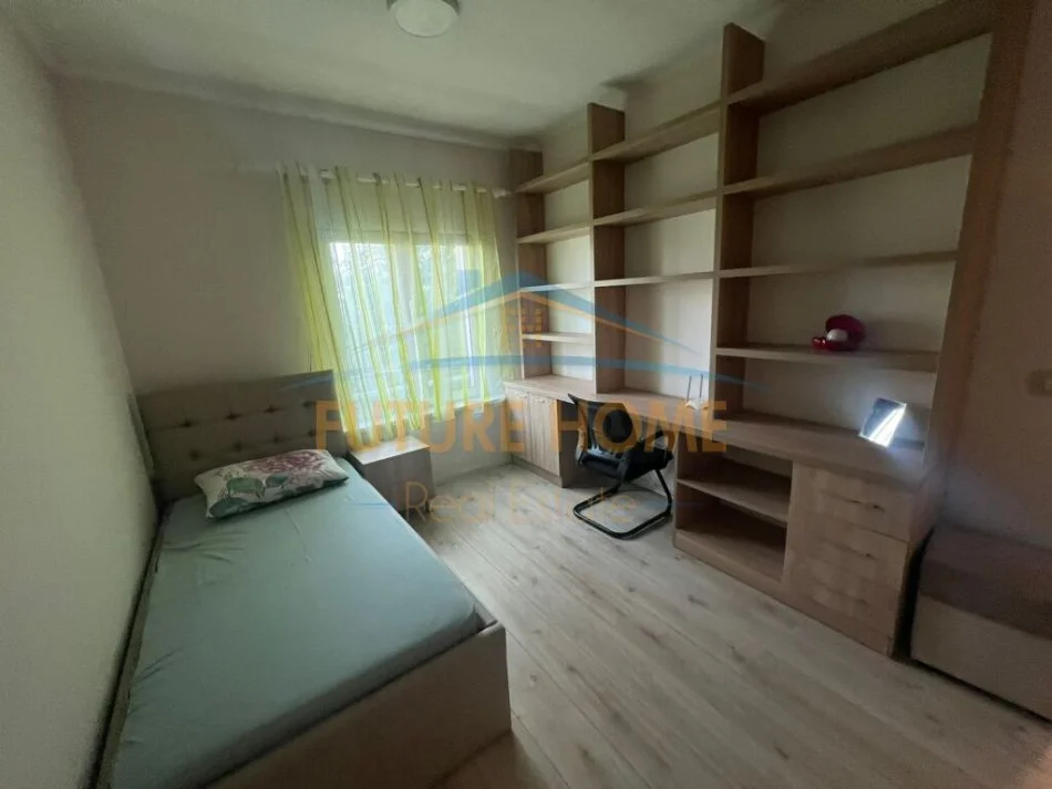 Tirane, jepet me qera apartament 2+1 Kati 5, 150 m² 750 € (Shallvaret)