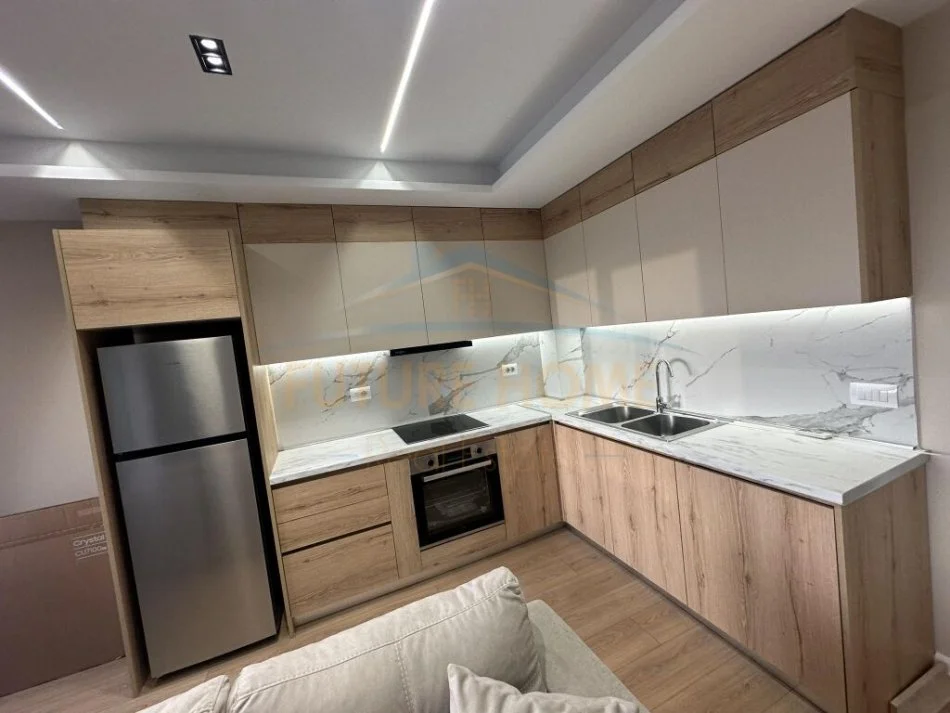 Tirane, jepet me qera apartament 2+1 Kati 5, 90 m² 650 € (BRRYLI)