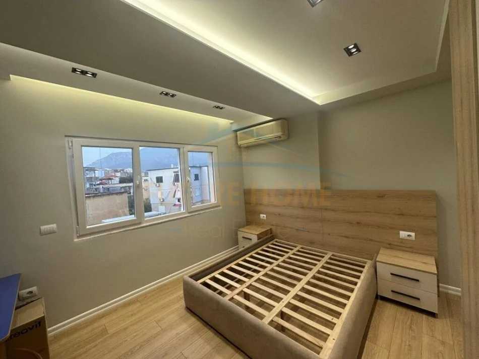 Tirane, jepet me qera apartament 2+1 Kati 5, 90 m² 650 € (BRRYLI)