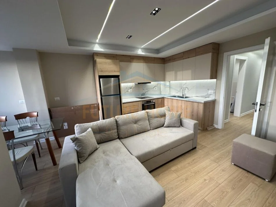 Tirane, jepet me qera apartament 2+1 Kati 5, 90 m² 650 € (BRRYLI)