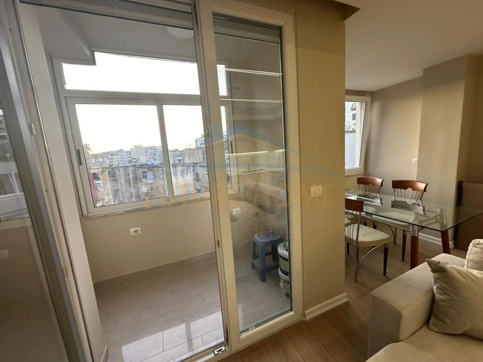 Tirane, jepet me qera apartament 2+1 Kati 5, 90 m² 650 € (BRRYLI)