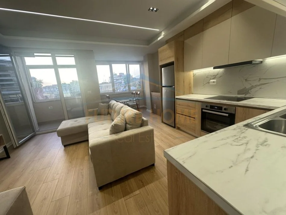 Tirane, jepet me qera apartament 2+1 Kati 5, 90 m² 650 € (BRRYLI)