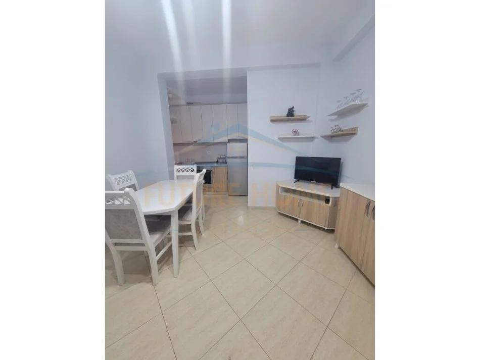 Tirane, jepet me qera apartament 1+1 Kati 1, 50 m² 350 € (Porcelan, Tiranë)