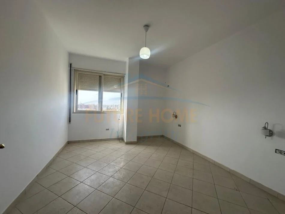 Tirane, shitet apartament 2+1 Kati 11, 101 m² 165000 € (Rruga e Kavajes)