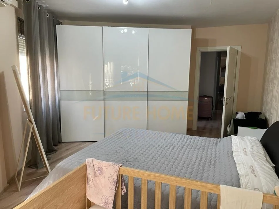 Tirane, jepet me qera apartament 2+1+POST PARKING Kati 4, 155 m² 800 € (Rruga Barrikadave)
