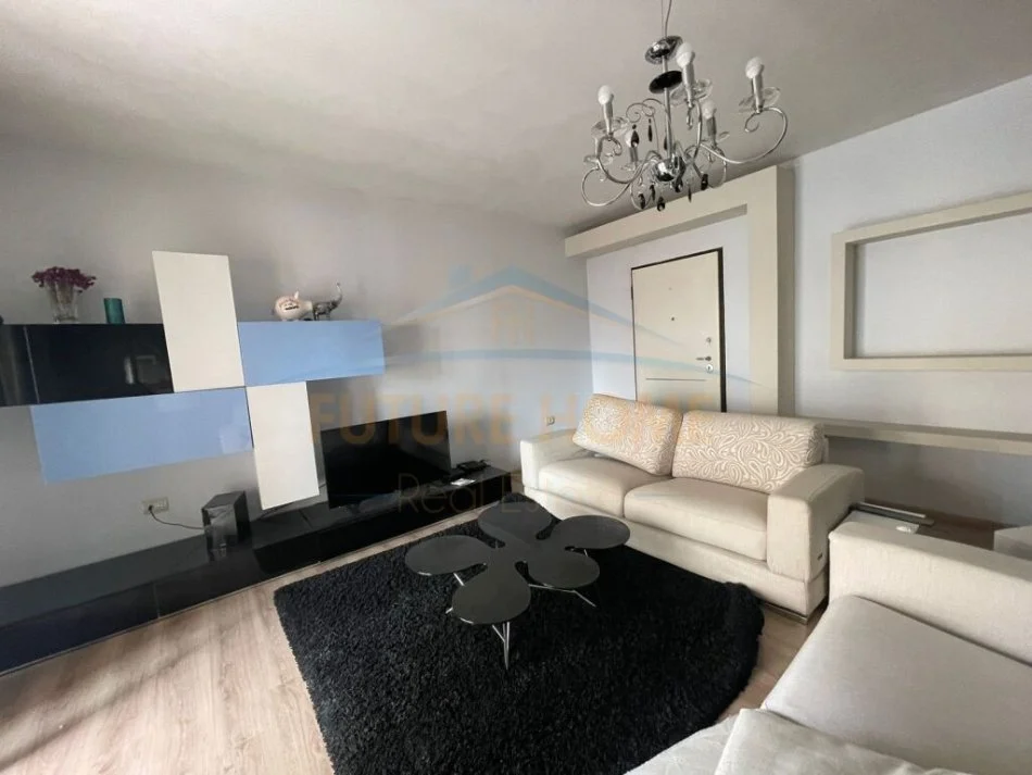 Tirane, jepet me qera apartament 2+1+POST PARKING Kati 4, 155 m² 800 € (Rruga Barrikadave)