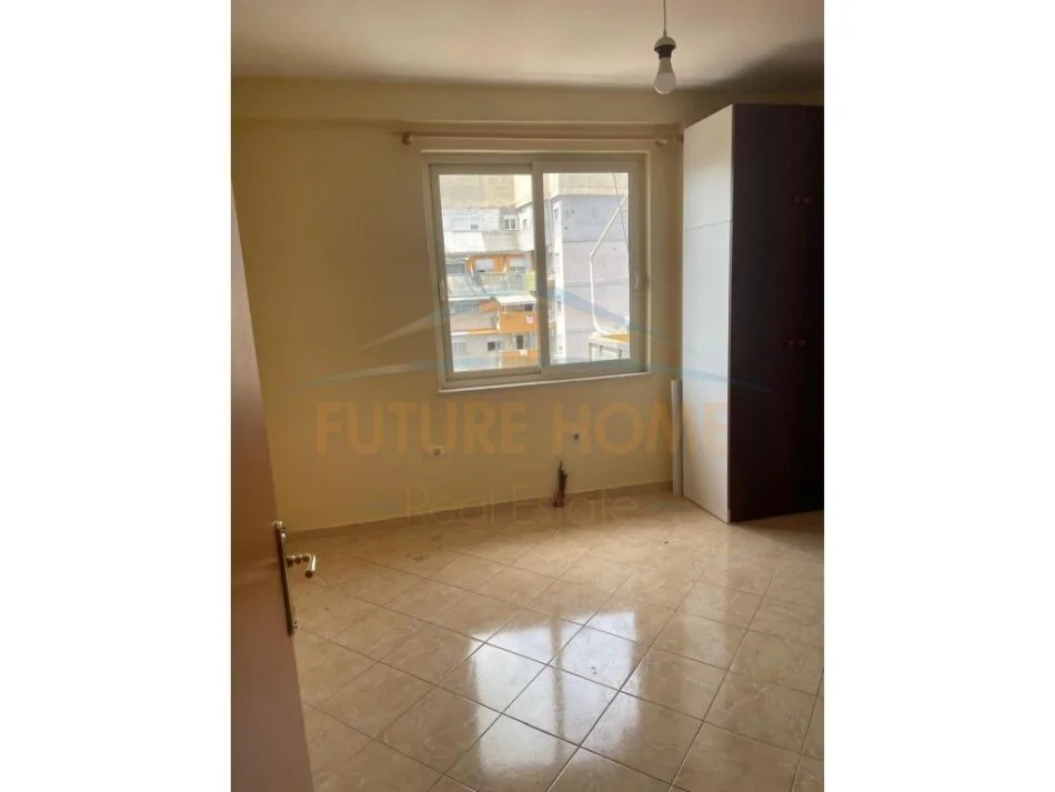 Tirane, jepet me qera apartament 2+1 Kati 8, 100 m² 600 € (rruga e barrikadave)