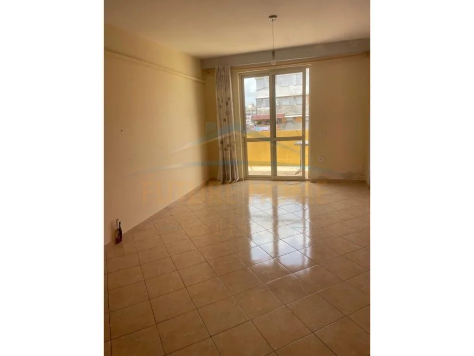 Tirane, jepet me qera apartament 2+1 Kati 8, 100 m² 600 € (rruga e barrikadave)