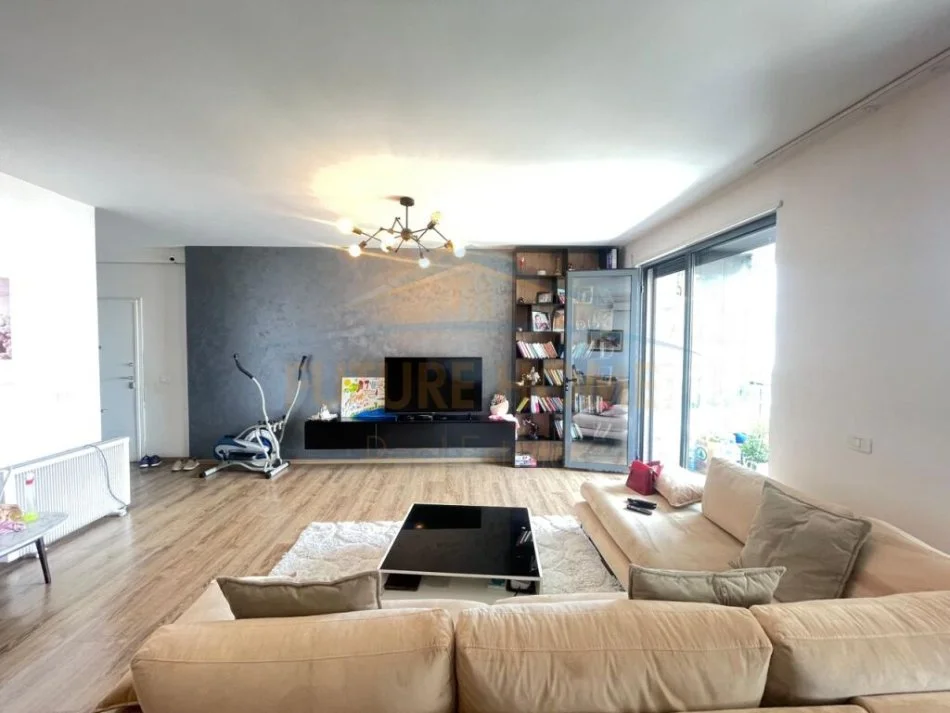 Tirane, jepet me qera apartament 2+1 Kati 7, 120 m² 800 € (Ish Parku)