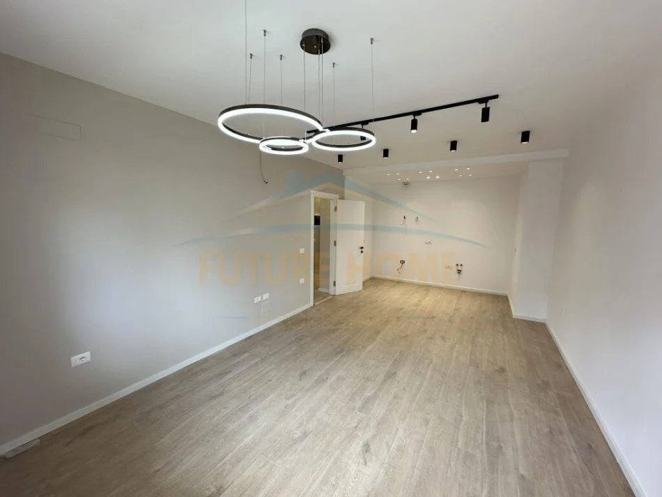 Tirane, shes apartament 2+1+Ballkon Kati 2, 113 m² 250.000 € (rruga qemal stafa)