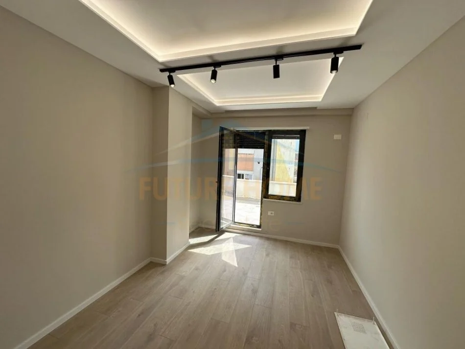 Tirane, shes apartament 2+1+Ballkon Kati 2, 113 m² 250.000 € (rruga qemal stafa)