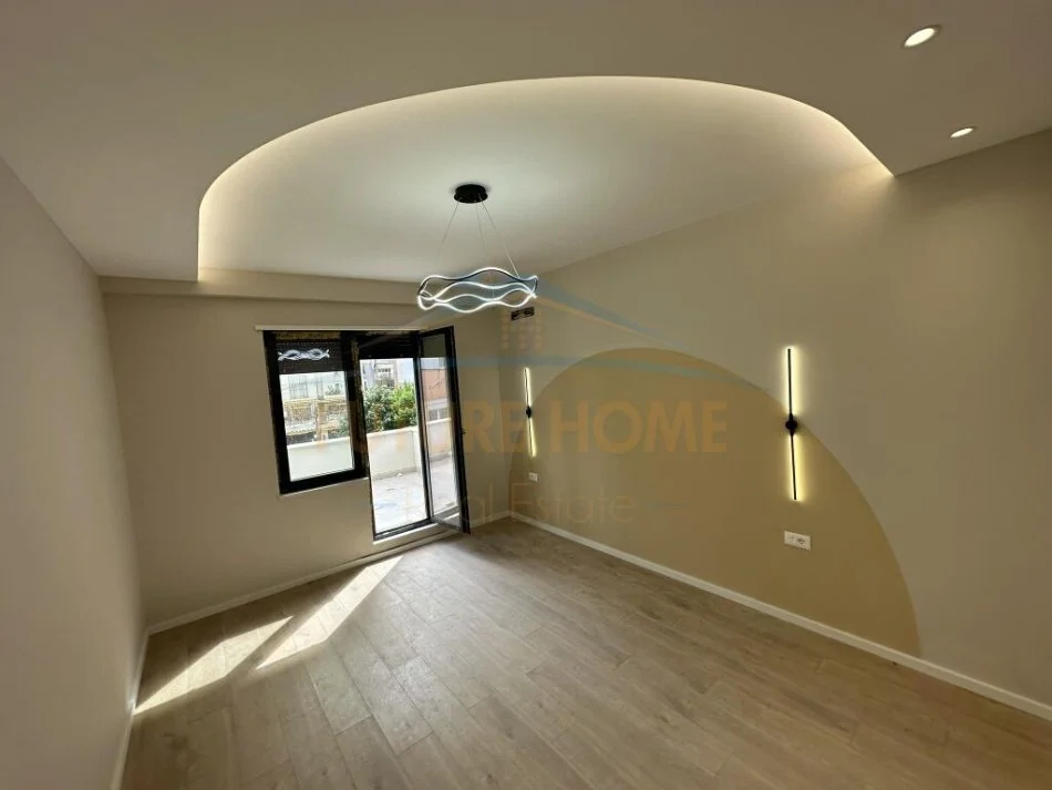 Tirane, shes apartament 2+1+Ballkon Kati 2, 113 m² 250.000 € (rruga qemal stafa)