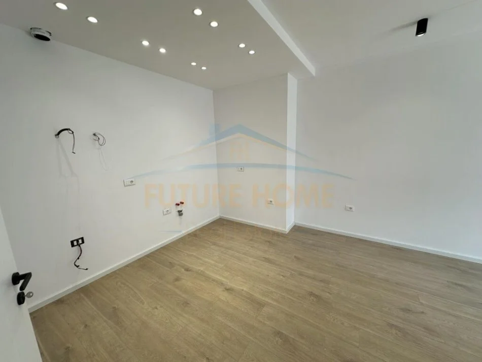 Tirane, shes apartament 2+1+Ballkon Kati 2, 113 m² 250.000 € (rruga qemal stafa)