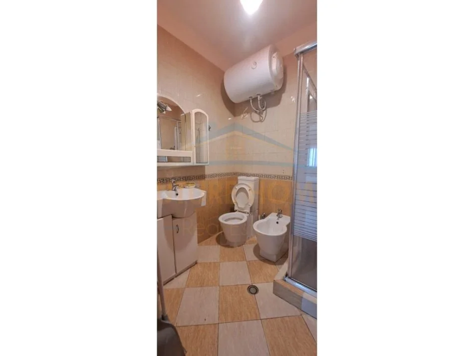 Shqiperi, jepet me qera apartament 1+1 Kati 8, 87 m² 650 € (RRUGA E KAVAJES)