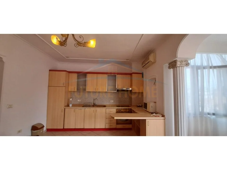 Shqiperi, jepet me qera apartament 1+1 Kati 8, 87 m² 650 € (RRUGA E KAVAJES)