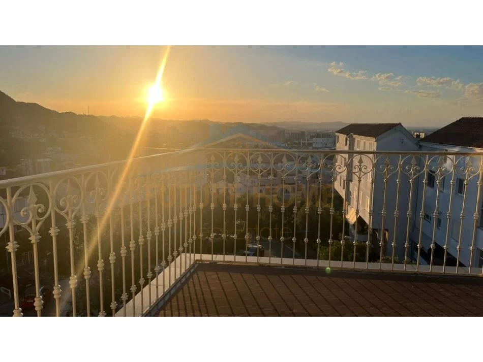 Tirane, jepet me qera apartament 1+1+Ballkon Kati 5, 65 m² 500 € (Kodra e Diellit)