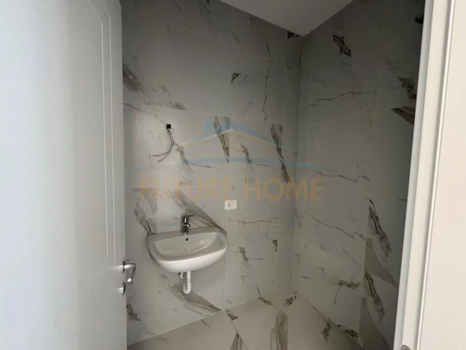 Tirane, jepet me qera zyre Kati 1, 100 m² 1.000 € (GARDEN BUILDING)