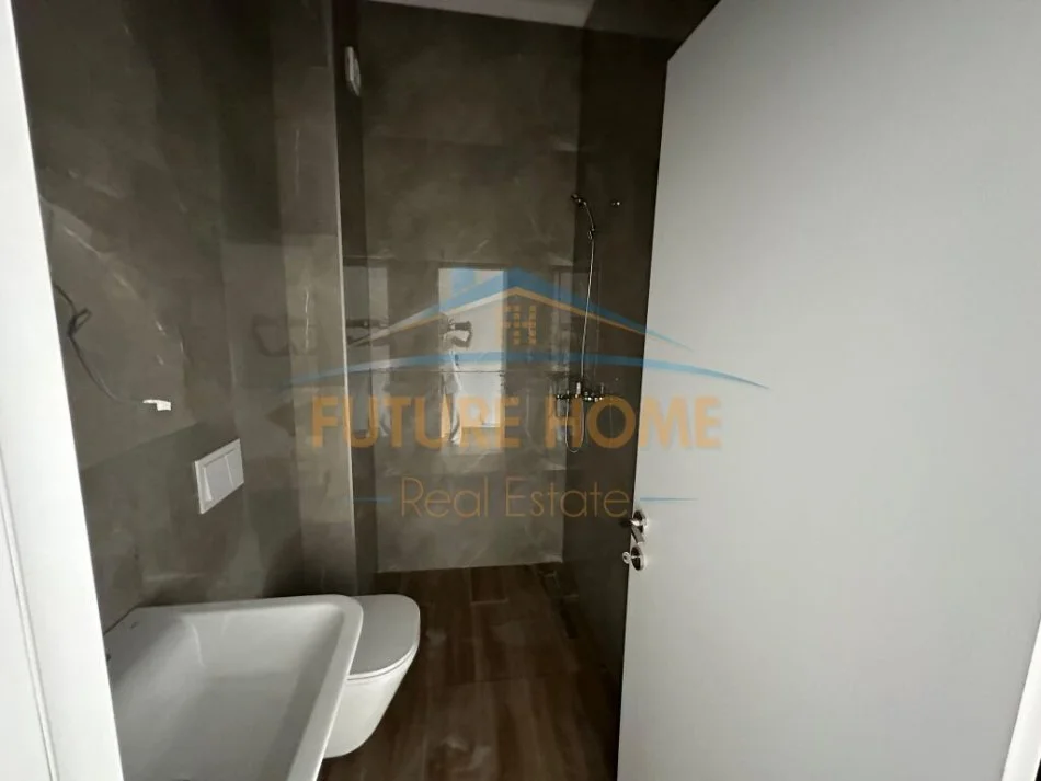 Qira, apartament per zyra, te Square 21, Rruga e Kavajes