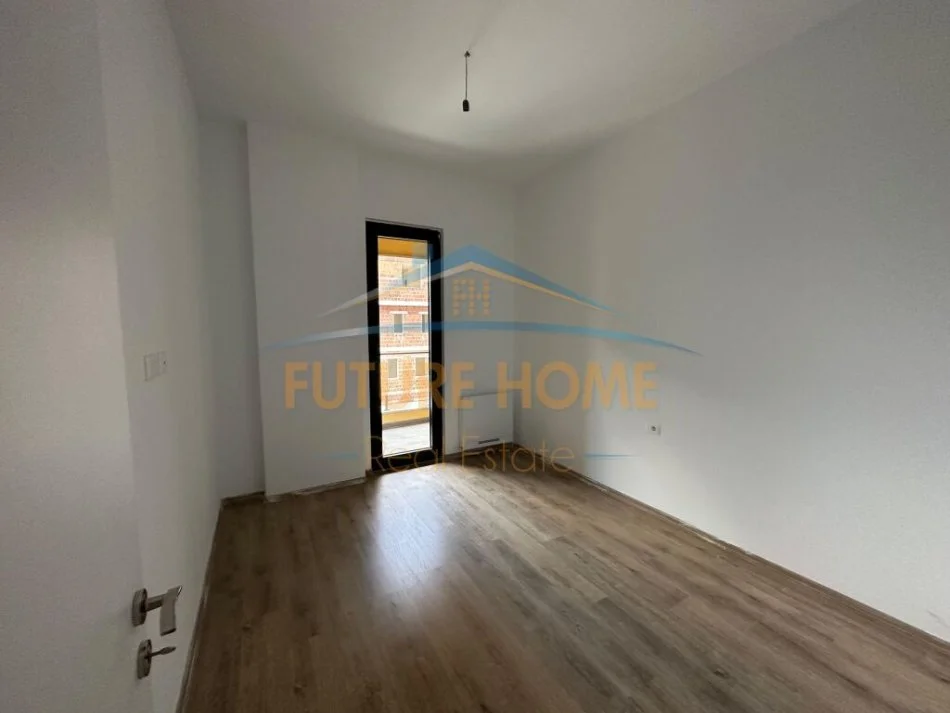 Qira, apartament per zyra, te Square 21, Rruga e Kavajes