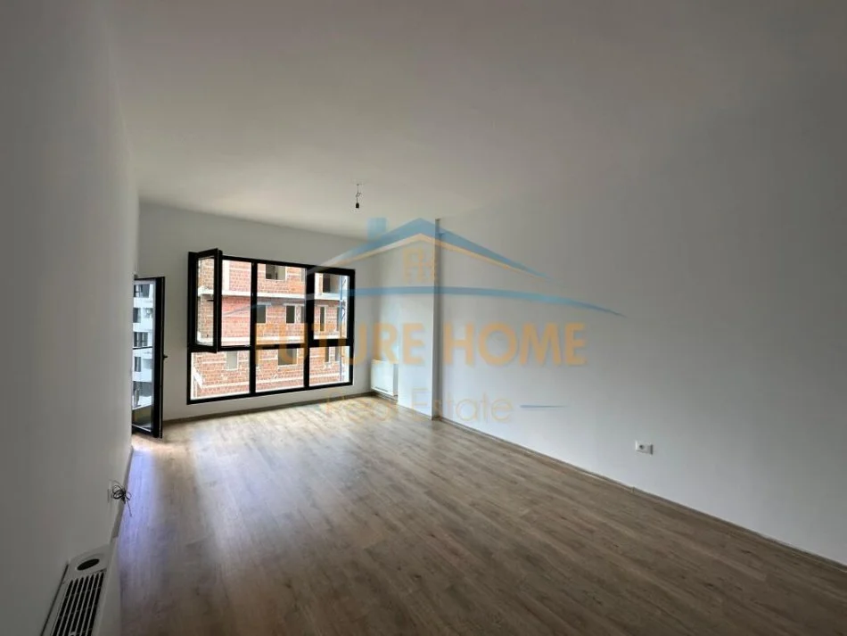 Tirane, jepet me qera zyre Kati 6, 127 m² 1.000 € (SQAURE 21)