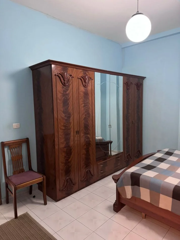 Tirane, jepet me qera apartament 1+1 Kati 1, 60 m² 500 € (rruga e Dibres)
