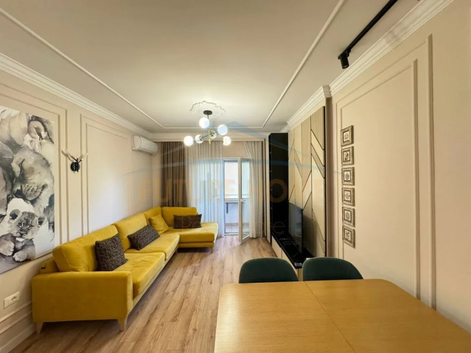 Tirane, jepet me qera apartament 1+1 Kati 1, 70 m² 420 € (YZBERISHT)