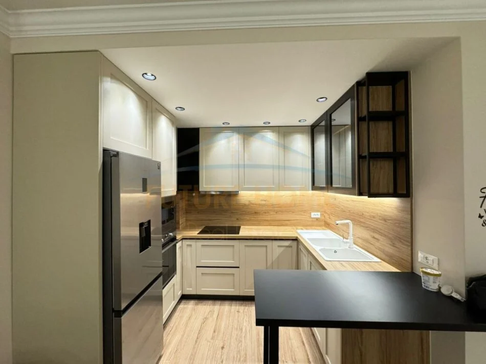 Tirane, jepet me qera apartament 1+1 Kati 1, 70 m² 420 € (YZBERISHT)