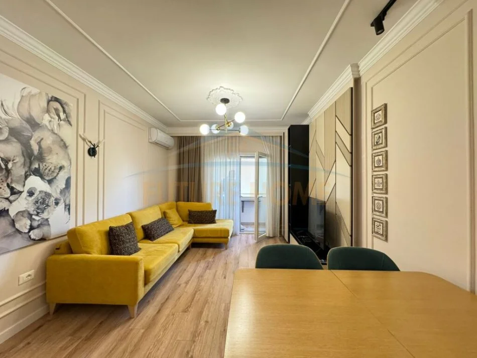 Tirane, jepet me qera apartament 1+1 Kati 1, 70 m² 420 € (YZBERISHT)