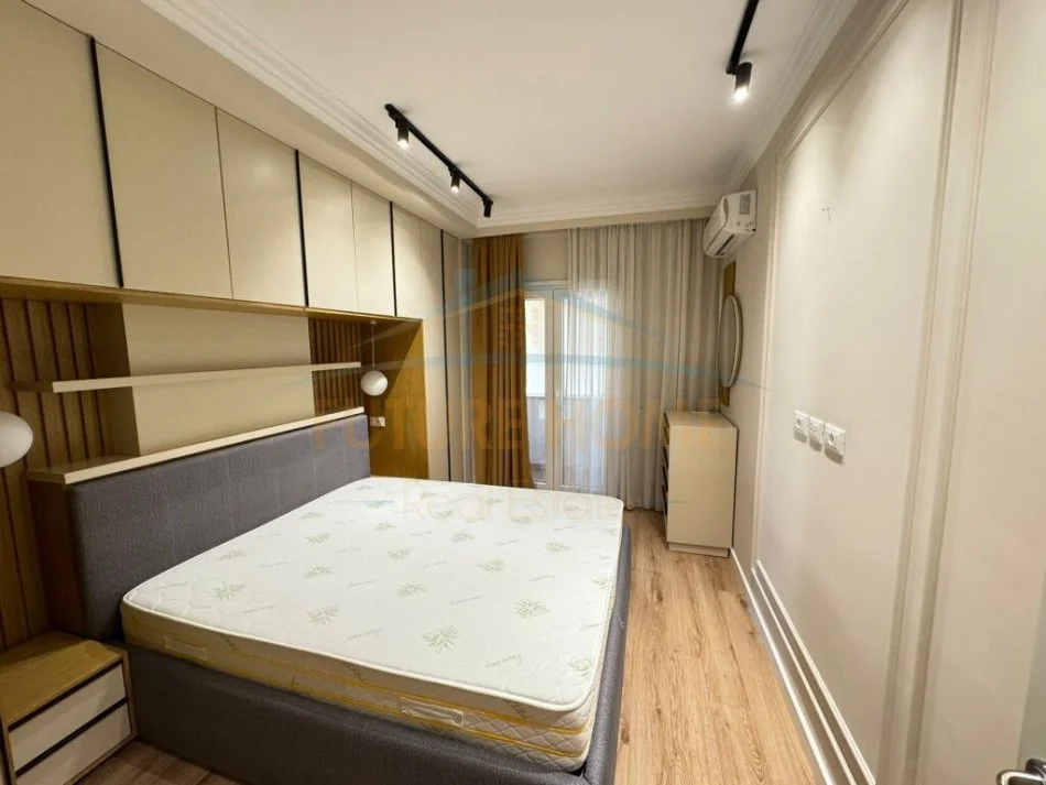 Tirane, jepet me qera apartament 1+1 Kati 1, 70 m² 420 € (YZBERISHT)