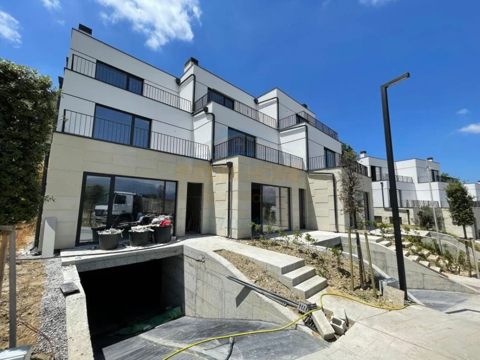 jepet me qera Vile 3 Katshe , 281 m² 3.000 € (LIQENI I THATE)