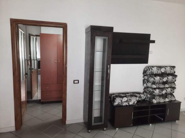 Tirane, jepet me qera 5 Maji 1+1+A+BLK Kati 2, 70 m² 220 Euro (ram sadria)