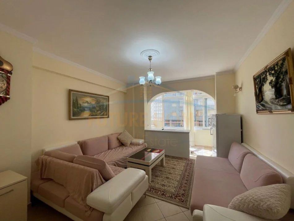Durres, jepet me qera apartament 1+1+Ballkon Kati 2, 82 m² 450 € (Vollga)