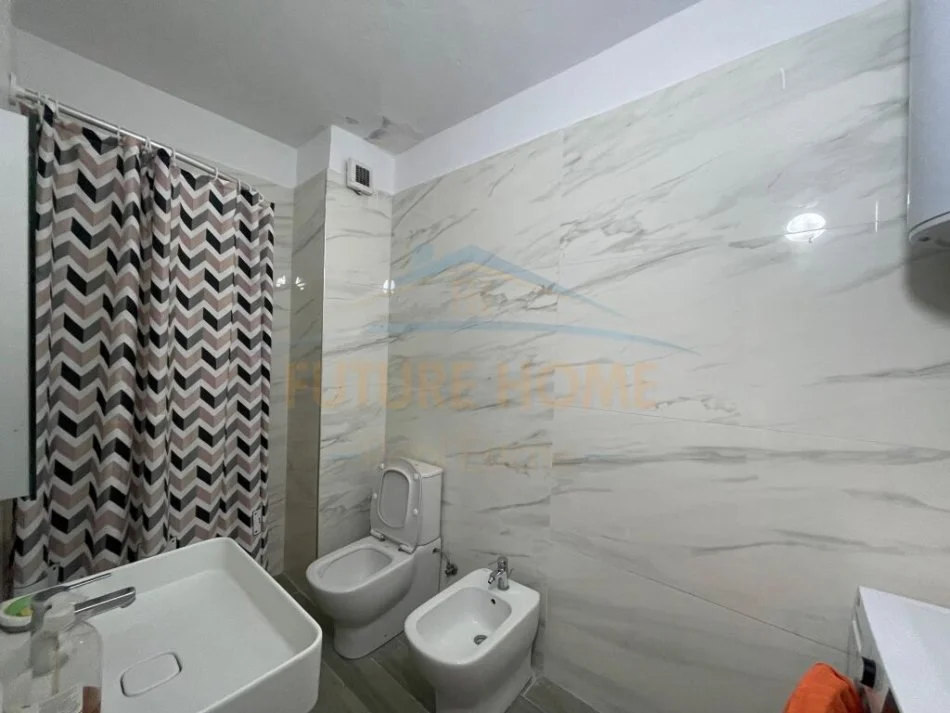 Durres, jepet me qera apartament 1+1+Ballkon Kati 2, 82 m² 450 € (Vollga)