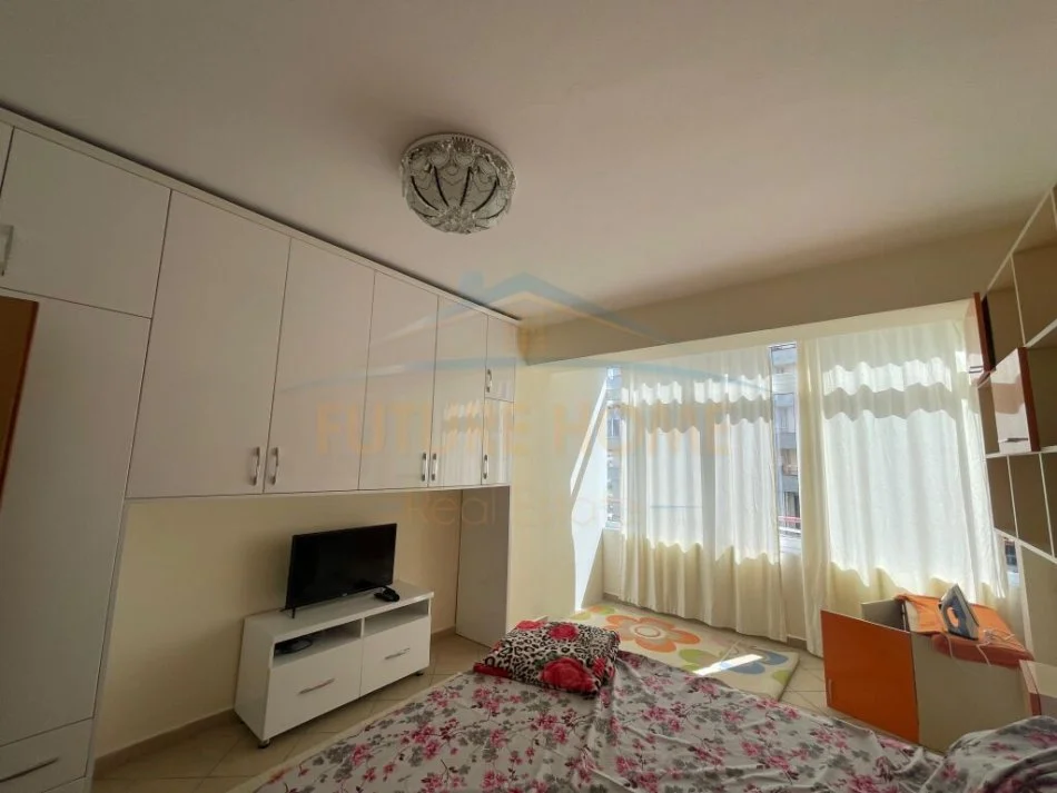 Durres, jepet me qera apartament 1+1+Ballkon Kati 2, 82 m² 450 € (Vollga)