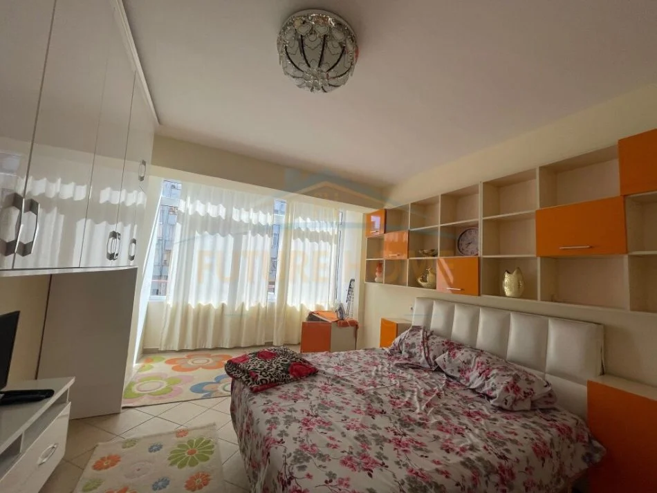 Durres, jepet me qera apartament 1+1+Ballkon Kati 2, 82 m² 450 € (Vollga)