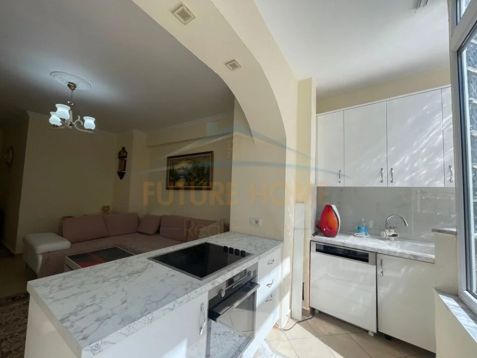 Durres, jepet me qera apartament 1+1+Ballkon Kati 2, 82 m² 450 € (Vollga)